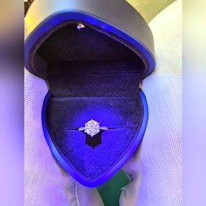 GRA Certified 2Ct Moissainanite w/ diamond side stones.